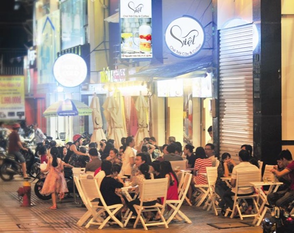 Gh&eacute; thăm qu&aacute;n ch&egrave; tr&aacute;i c&acirc;y m&ecirc; mẩn thực kh&aacute;ch S&agrave;i G&ograve;n 1