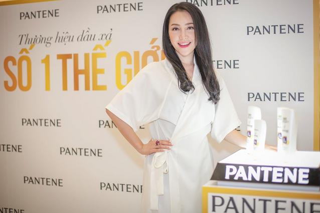 Linh Nga lu&ocirc;n tự tin ngay cả khi bị "săm soi" từ đầu đến ch&acirc;n 8