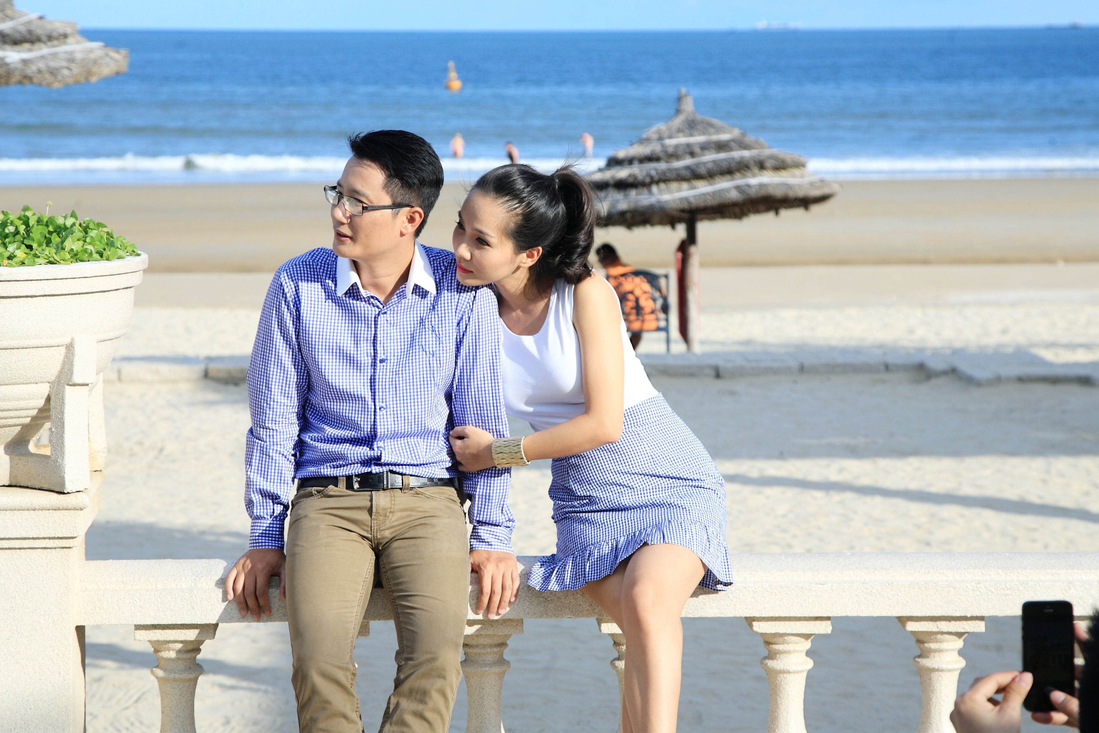 Vợ chồng Ho&agrave;ng B&aacute;ch, Th&uacute;y Hạnh &ldquo;rủ nhau&rdquo; đ&oacute;n Valentine l&atilde;ng mạn 8