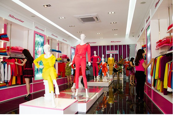 Tuấn Hưng "ch&aacute;y" hết m&igrave;nh trong Silver Star Fashion Show 13