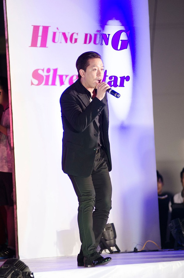 Tuấn Hưng "ch&aacute;y" hết m&igrave;nh trong Silver Star Fashion Show 1