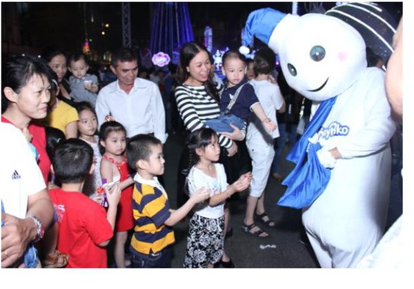 Khởi My v&agrave; Quang Anh hội ngộ Đ&ecirc;m Gi&aacute;ng sinh c&ugrave;ng &ldquo;Mamypoko & Bobby&rdquo; 10