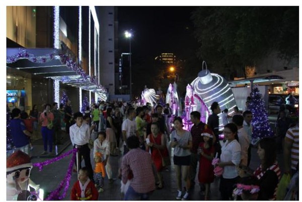 Quang Anh (The Voice Kids) v&agrave; MC Khởi My "ch&aacute;y" c&ugrave;ng ng&agrave;y hội của b&eacute; y&ecirc;u 8