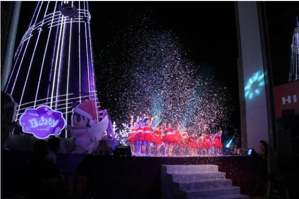 Khởi My v&agrave; Quang Anh hội ngộ Đ&ecirc;m Gi&aacute;ng sinh c&ugrave;ng &ldquo;Mamypoko & Bobby&rdquo; 1