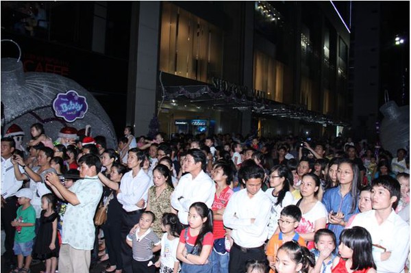 Quang Anh (The Voice Kids) v&agrave; MC Khởi My "ch&aacute;y" c&ugrave;ng ng&agrave;y hội của b&eacute; y&ecirc;u 7