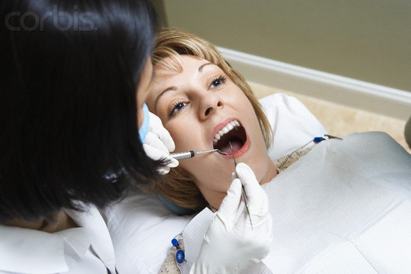 Người hay bị buốt răng, c&oacute; n&ecirc;n đi tẩy trắng răng? 2