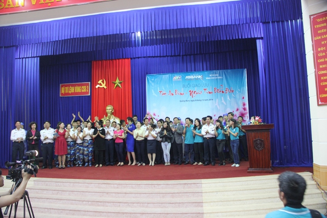 Hoa hậu Ngọc H&acirc;n đẹp hơn với h&igrave;nh ảnh b&igrave;nh dị 8