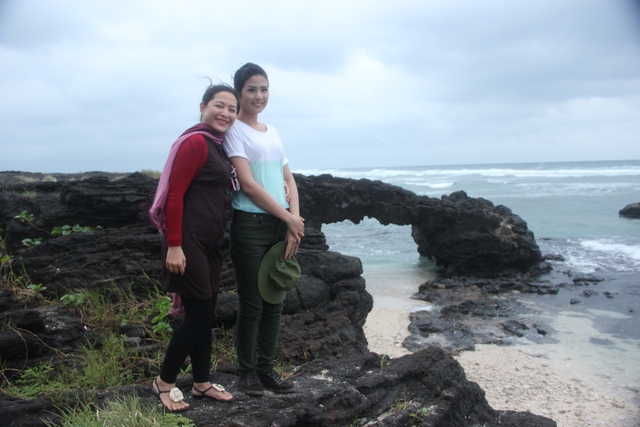 Hoa hậu Ngọc H&acirc;n đẹp hơn với h&igrave;nh ảnh b&igrave;nh dị 9