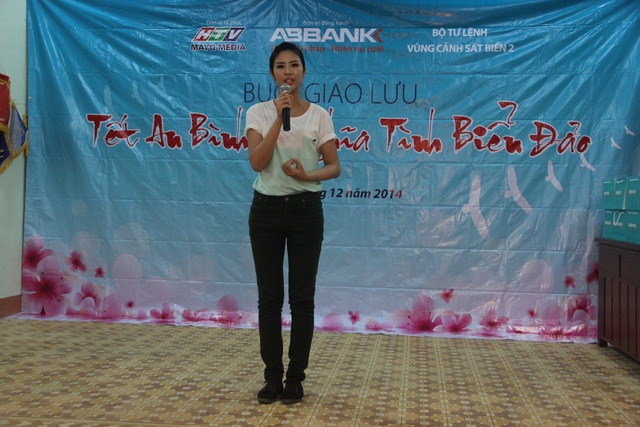 Hoa hậu Ngọc H&acirc;n đẹp hơn với h&igrave;nh ảnh b&igrave;nh dị 15