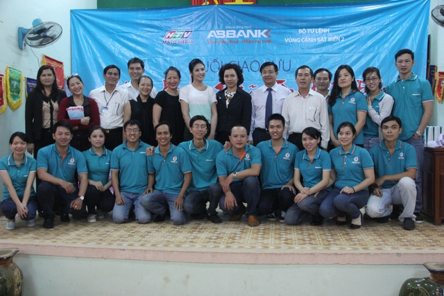 Hoa hậu Ngọc H&acirc;n đẹp hơn với h&igrave;nh ảnh b&igrave;nh dị 17