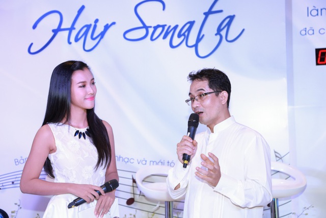 Sợi t&oacute;c chơi đ&agrave;n li&ecirc;n tục trong 4 giờ kh&ocirc;ng đứt x&aacute;c lập kỷ lục Guinness 1