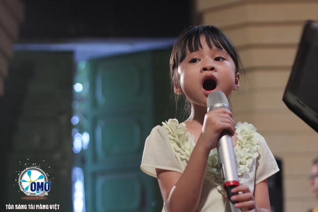 Gặp c&ocirc; b&eacute; thi&ecirc;n thần khiến gi&aacute;m khảo &ldquo;Vietnam&rsquo;s Got Talent&rdquo; sửng sốt 8