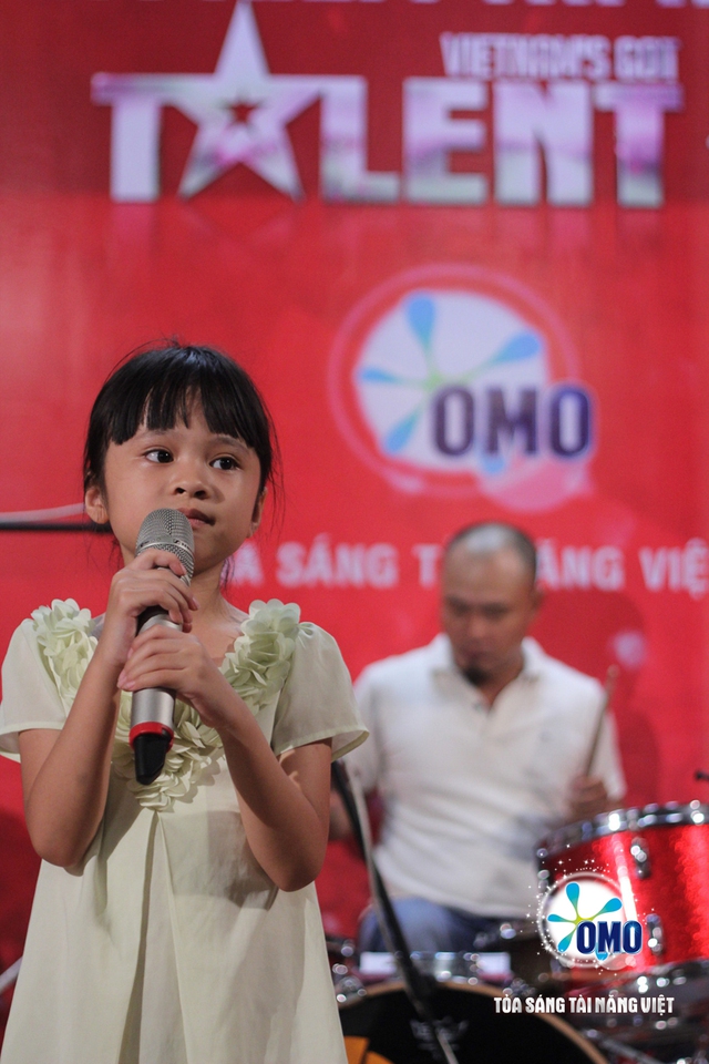 Gặp c&ocirc; b&eacute; thi&ecirc;n thần khiến gi&aacute;m khảo &ldquo;Vietnam&rsquo;s Got Talent&rdquo; sửng sốt 14