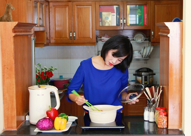 Nh&agrave; văn Trang Hạ v&agrave; b&iacute; quyết th&aacute;o gỡ "v&ograve;ng kim c&ocirc;" bếp n&uacute;c 1