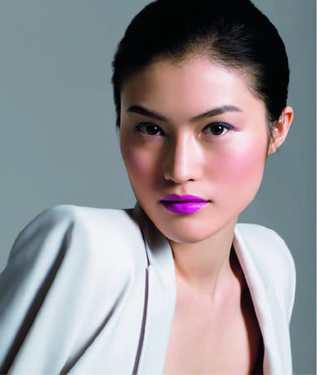 Tư vấn phong c&aacute;ch trang điểm ấn tượng m&ugrave;a lễ hội 3