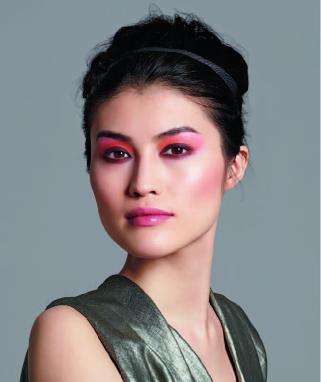 Tư vấn phong c&aacute;ch trang điểm ấn tượng m&ugrave;a lễ hội 8