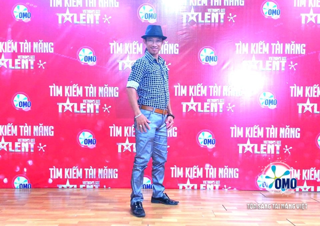 &ldquo;Vietnam&rsquo;s Got Talent&rdquo;: Ch&agrave;ng trai cắt t&oacute;c tự tin v&igrave; được vợ ủng hộ 12