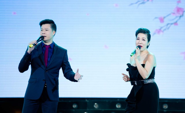 Đ&ocirc;ng Nhi "du xu&acirc;n" sớm c&ugrave;ng người y&ecirc;u 4