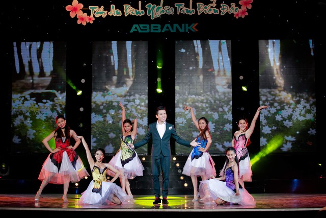 Đ&ocirc;ng Nhi "du xu&acirc;n" sớm c&ugrave;ng người y&ecirc;u 9