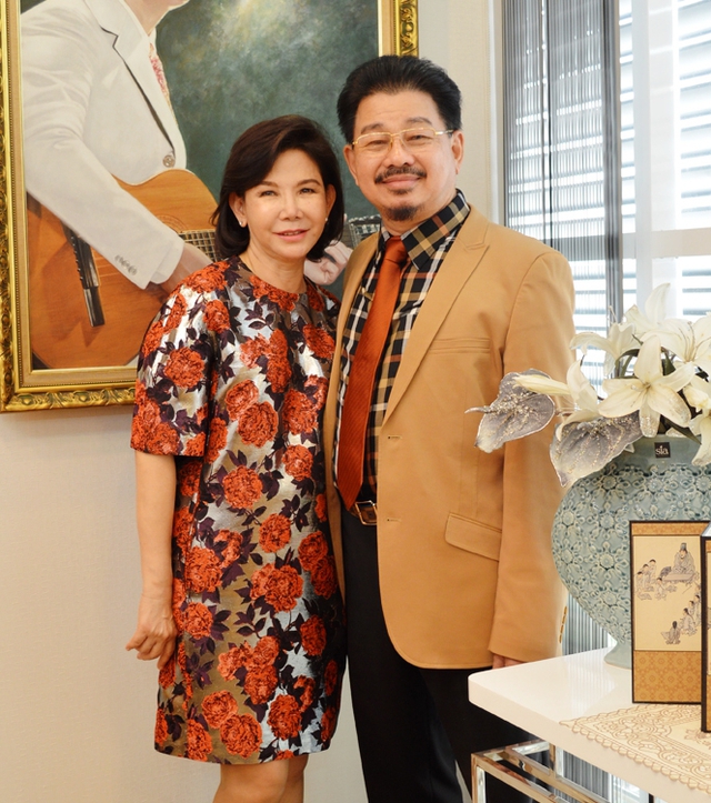 Vợ chồng Ho&agrave;ng B&aacute;ch, Th&uacute;y Hạnh &ldquo;rủ nhau&rdquo; đ&oacute;n Valentine l&atilde;ng mạn 4