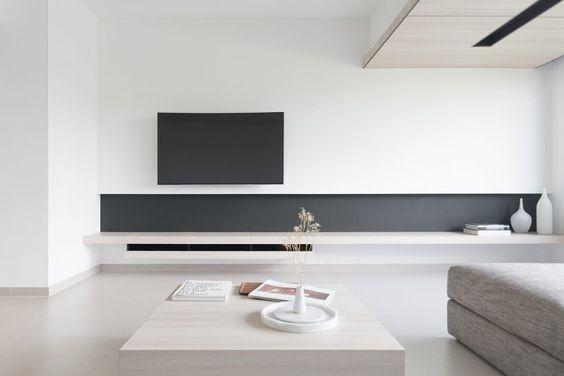 Đường nét nên được giản lược tối đa, một chiếc TV QLED đã được thiết kế với chuẩn thẩm mỹ theo xu hướng Minimalism, không có lý do gì những đồ nội thất kèm theo không tối giản.
