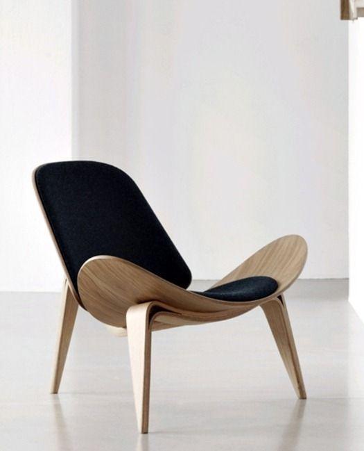 Một chiếc ghế nổi tiếng của KTS Hans Wenger. Thiết kế vượt thời gian của ông cho tới nay vẫn được sử dụng vô cùng rộng rãi.