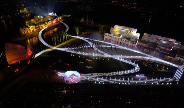 Nhiều nghệ sỹ nổi tiếng đến Hội An thưởng thức show diễn thực cảnh lớn nhất Việt Nam - Ảnh 2.