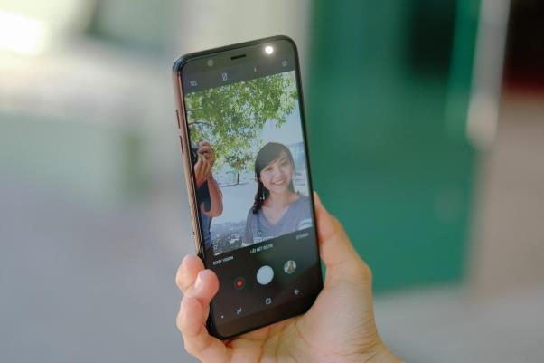 Camera selfie với độ phân giải lên tới 24MP cho độ sắc nét cao cùng chế độ làm đẹp