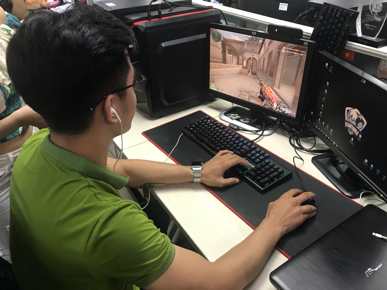 Vừa giành nút bạc, Youtuber Tiểu La lên ngay trụ sở VTC để trải nghiệm sớm phiên bản mới Đột Kích - Ảnh 4.