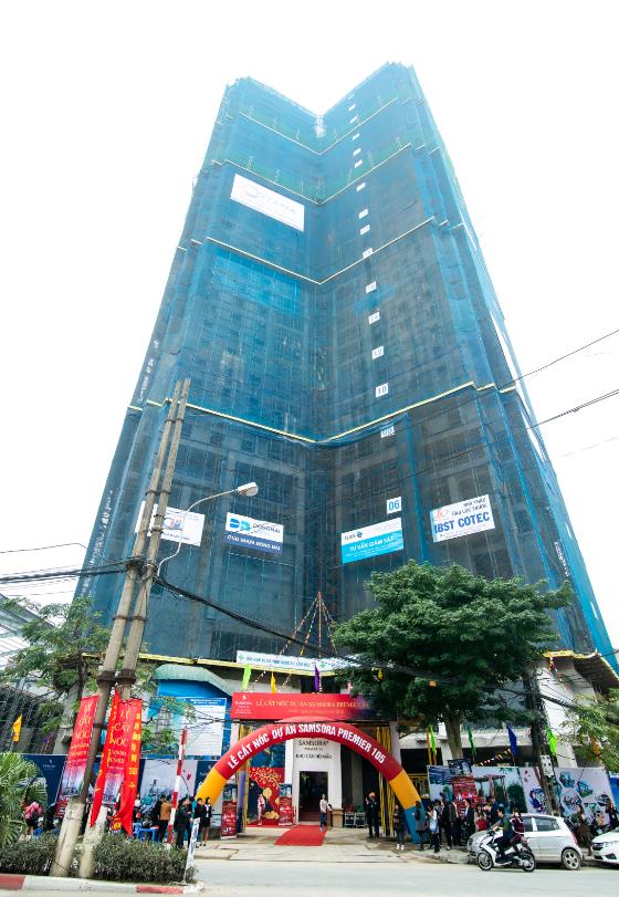Khách hàng chen chân tới tham dự Lễ cất nóc Samsora Premier 105 - Ảnh 2. Khách hàng chen chân tới tham dự Lễ cất nóc Samsora Premier 105 - Ảnh 2.