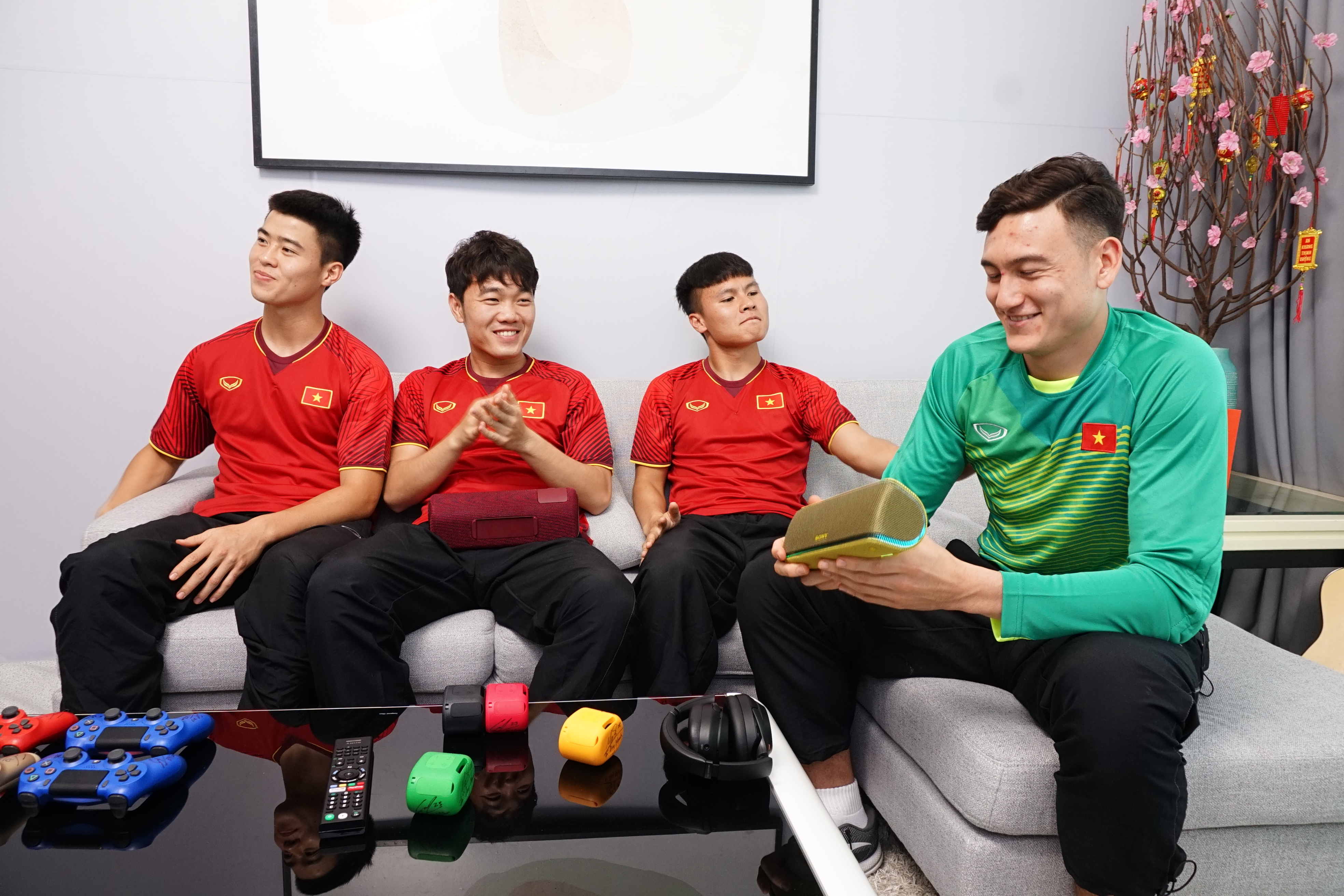 sony - Sony mang thế giới giải trí đến Đội tuyển Bóng đá Quốc gia Việt Nam cùng đón Xuân Kỷ Hợi - photo sony - img20190122113940614 - Sony mang thế giới giải trí đến Đội tuyển Bóng đá Quốc gia Việt Nam cùng đón Xuân Kỷ Hợi
