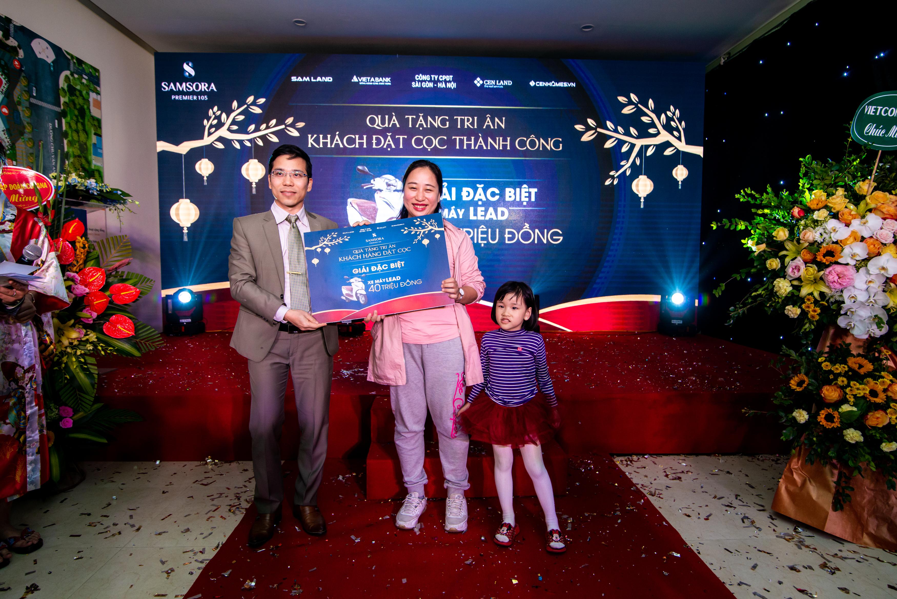 Khách hàng chen chân tới tham dự Lễ cất nóc Samsora Premier 105 - Ảnh 3. Khách hàng chen chân tới tham dự Lễ cất nóc Samsora Premier 105 - Ảnh 3.