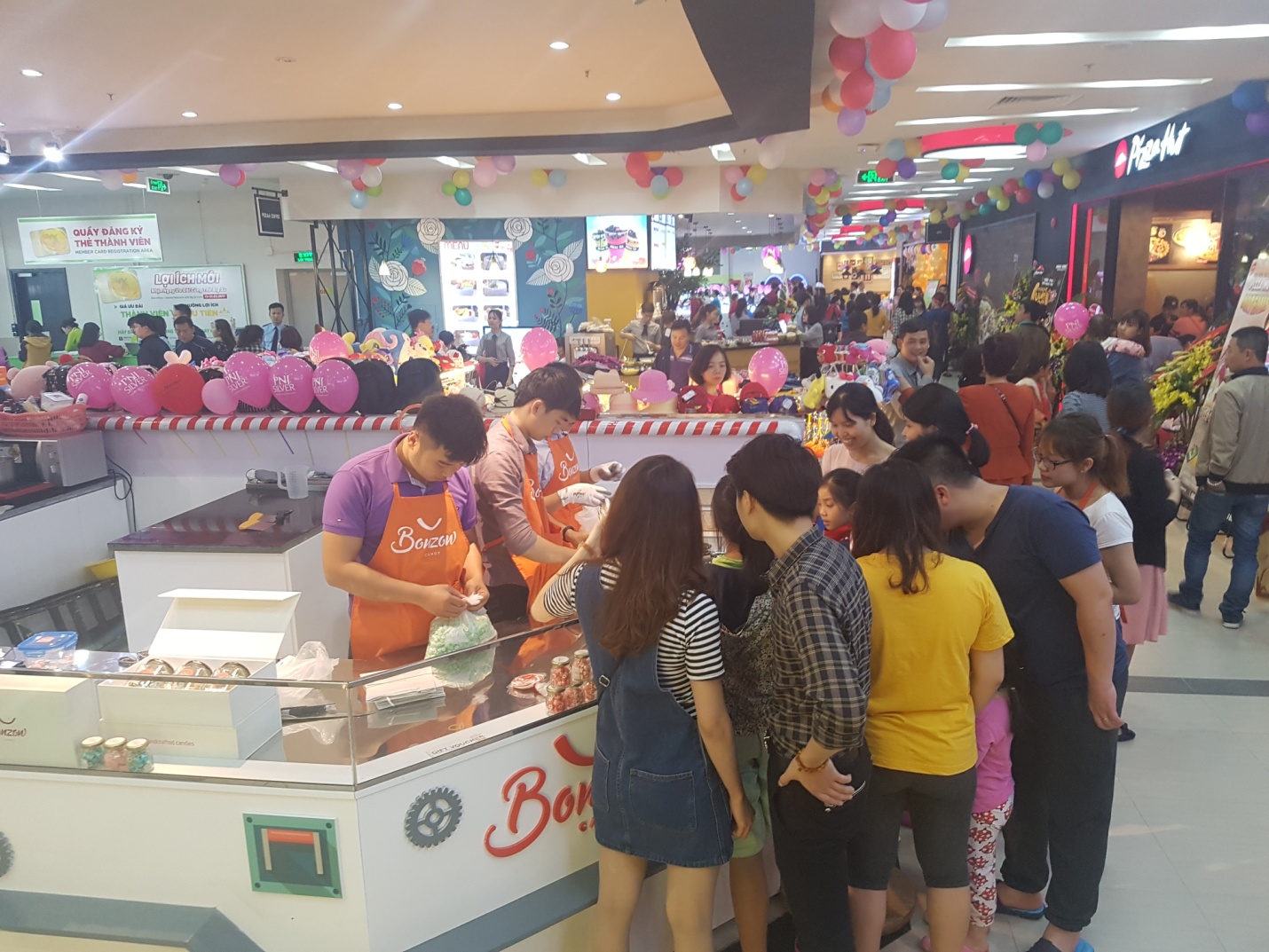 Kh&aacute;m ph&aacute; kh&ocirc;ng gian kẹo ngọt c&oacute; một kh&ocirc;ng hai tại H&agrave; Nội - Ảnh 2.