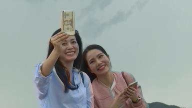 Mai Thanh Hà và Dương Kim Ánh so tài múa lu tại Tháp bà Po Nagar - Ảnh 9.