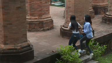 Mai Thanh Hà và Dương Kim Ánh so tài múa lu tại Tháp bà Po Nagar - Ảnh 12.