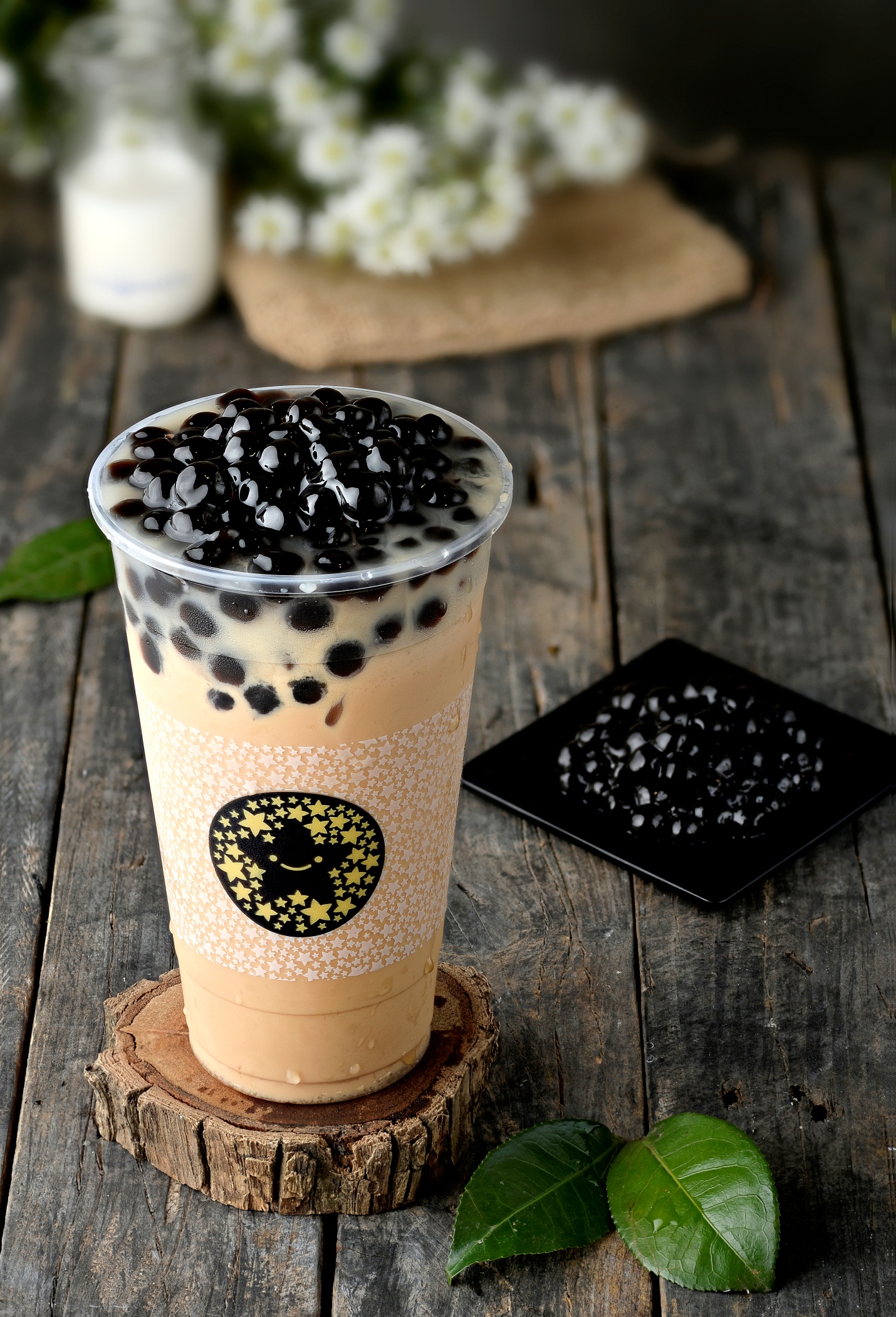 Чай с шариками тапиоки. Тапиока Bubble Tea. Что такое тапиока в бабл. Bubble Tea Cafe «тапиока». Молочный чай с тапиокой.