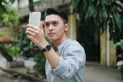 Choáng với trình selfie sống ảo của Kai Đinh & Ê kíp MV Điều buồn nhất - Ảnh 5.