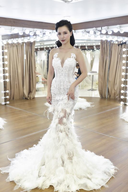MC Minh Hà lộ ảnh thử váy cưới đẹp như nàng tiên cá - Ảnh 6.