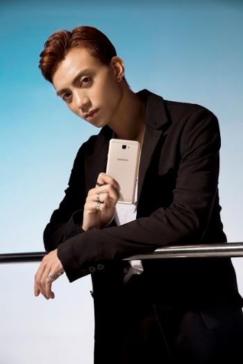 Một soái ca là chưa đủ, Samsung vừa nhân 2 sức mạnh của smartphone bán chạy nhất Việt Nam - Ảnh 14.