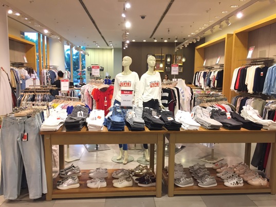 B&ugrave;ng nổ h&agrave;ng loạt thương hiệu sale cuối m&ugrave;a tại Crescent Mall - Ảnh 4.