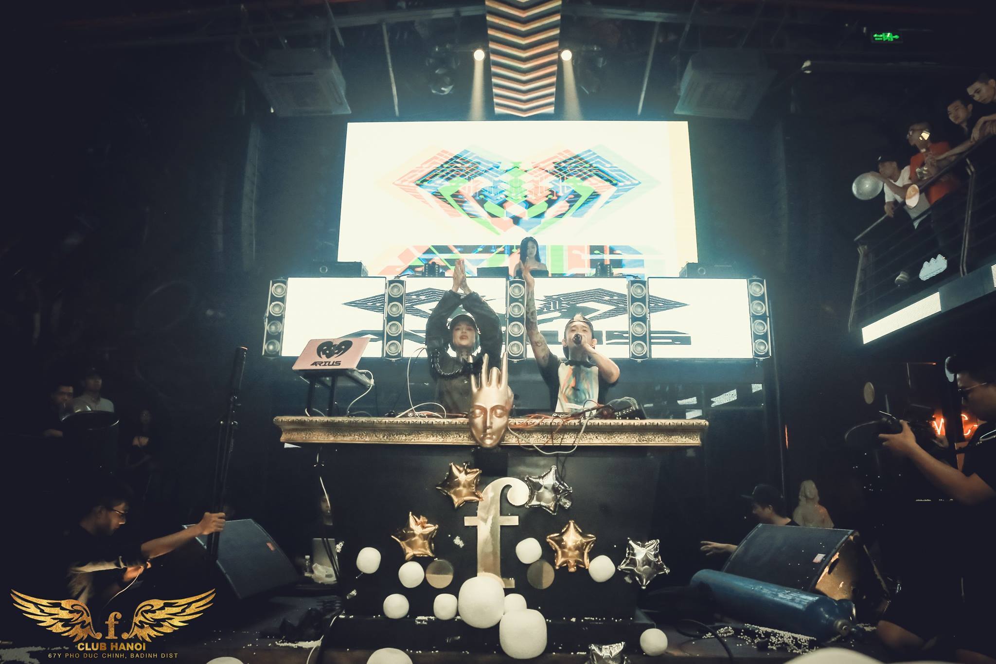 Tr&agrave;o lưu Headbangz đổ bộ, kh&aacute;n giả H&agrave; th&agrave;nh lại n&aacute;o nức đi bổ củi - Ảnh 4.