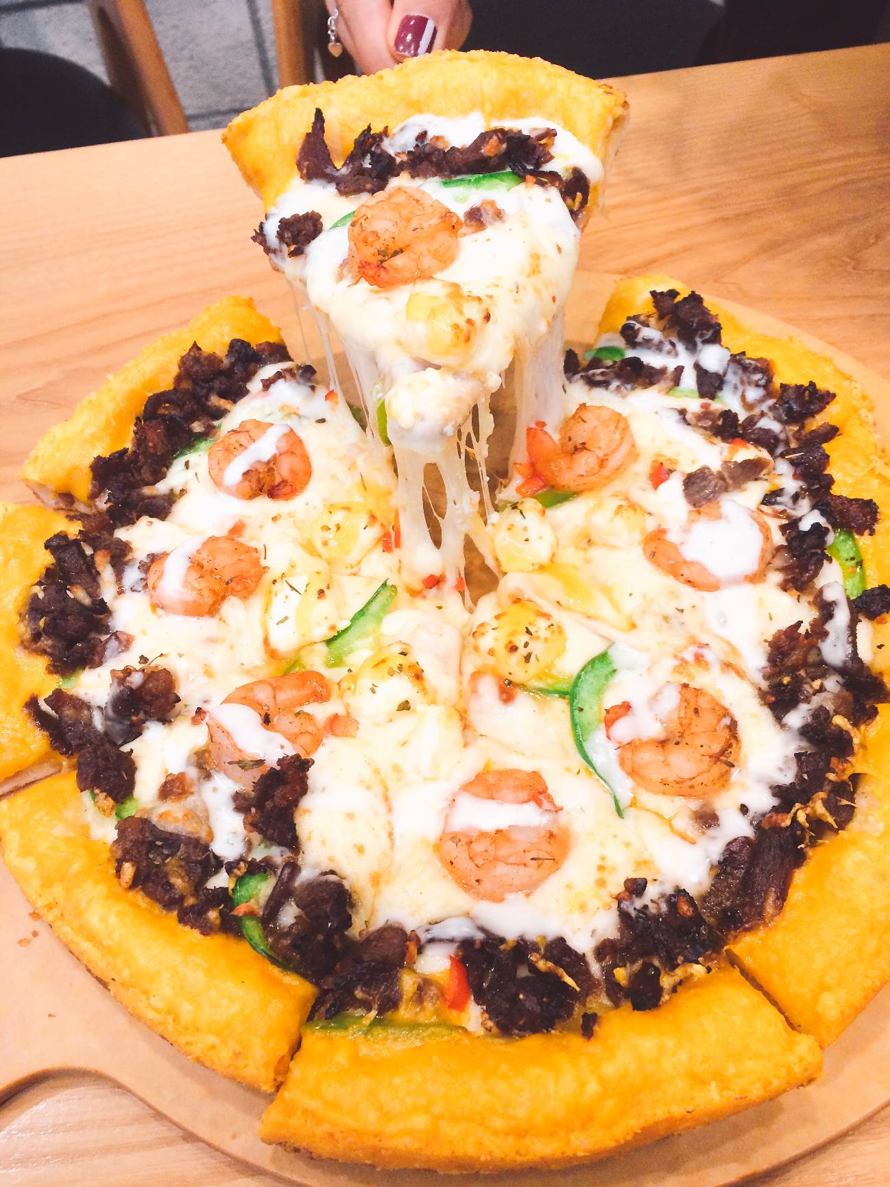 Pizza viền khoai lang phong c&aacute;ch H&agrave;n si&ecirc;u sang chảnh khiến teen H&agrave; th&agrave;nh m&ecirc; mẩn - Ảnh 1.