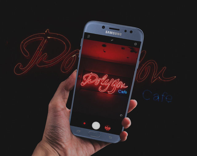 Sau chinh phục bóng tối, Galaxy J7 Pro lại gây bất ngờ với khả năng selfie cực đỉnh - Ảnh 1.