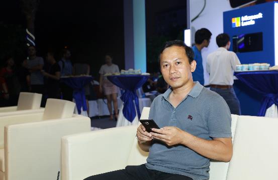 “Sự cải tiến của bộ đôi Lumia 950 và 950 XL mạnh về công việc, phong phú về giải trí sẽ giúp Microsoft mở rộng thị trường” – ông Mai Triều Nguyên nhận định
