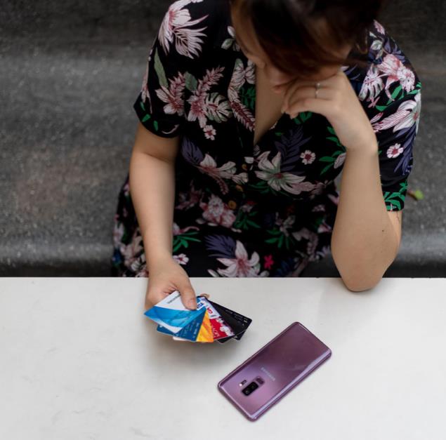 Nhanh ch&oacute;ng, tiện lợi, bảo mật - thanh to&aacute;n di động dần thay thế tiền mặt như thế đ&oacute; - Ảnh 1.