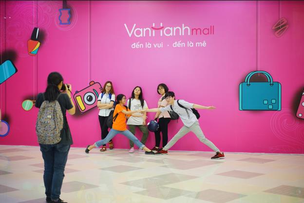 5 xu hướng mua sắm của giới trẻ Việt trong năm 2018 - Ảnh 1.