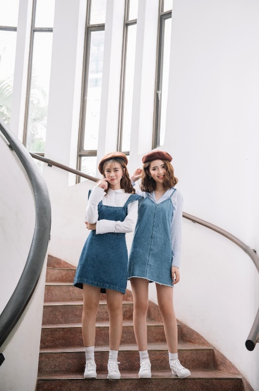 Diện đồ ton-sur-ton chất lừ đón mùa mới với cô bạn thân - Ảnh 1.