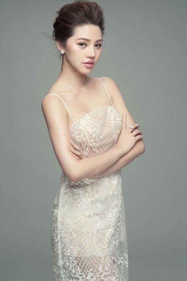 Bạn c&oacute; biết thương hiệu thời trang đang được loạt mỹ nh&acirc;n Việt ưa chuộng? - Ảnh 5.