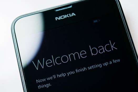 Giới trẻ hào hứng trước sự đổ bộ của loạt smartphone “ngon-bổ-rẻ” của Nokia - Ảnh 1.