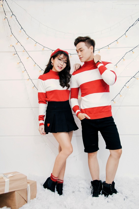 Mùa Giáng sinh đến rồi, hãy cùng xem những gợi ý Mix đồ Giáng sinh cho cặp đôi để có một bộ trang phục độc đáo, thể hiện sự tình yêu của bạn dành cho đối phương.